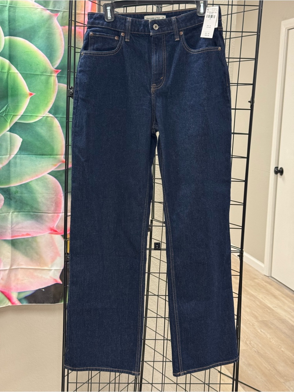 Abercrombie & Fitch Dark Blu Straight-Leg Jeans 29, W16, R12, IS 31 MSRP $90 NWT